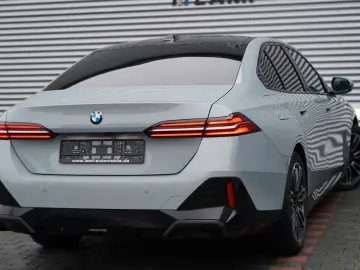 520i M Sport PANO H&K CARBON 360 HUD KEYLESS