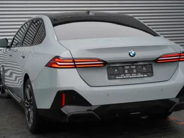 520i M Sport PANO H&K CARBON 360 HUD KEYLESS