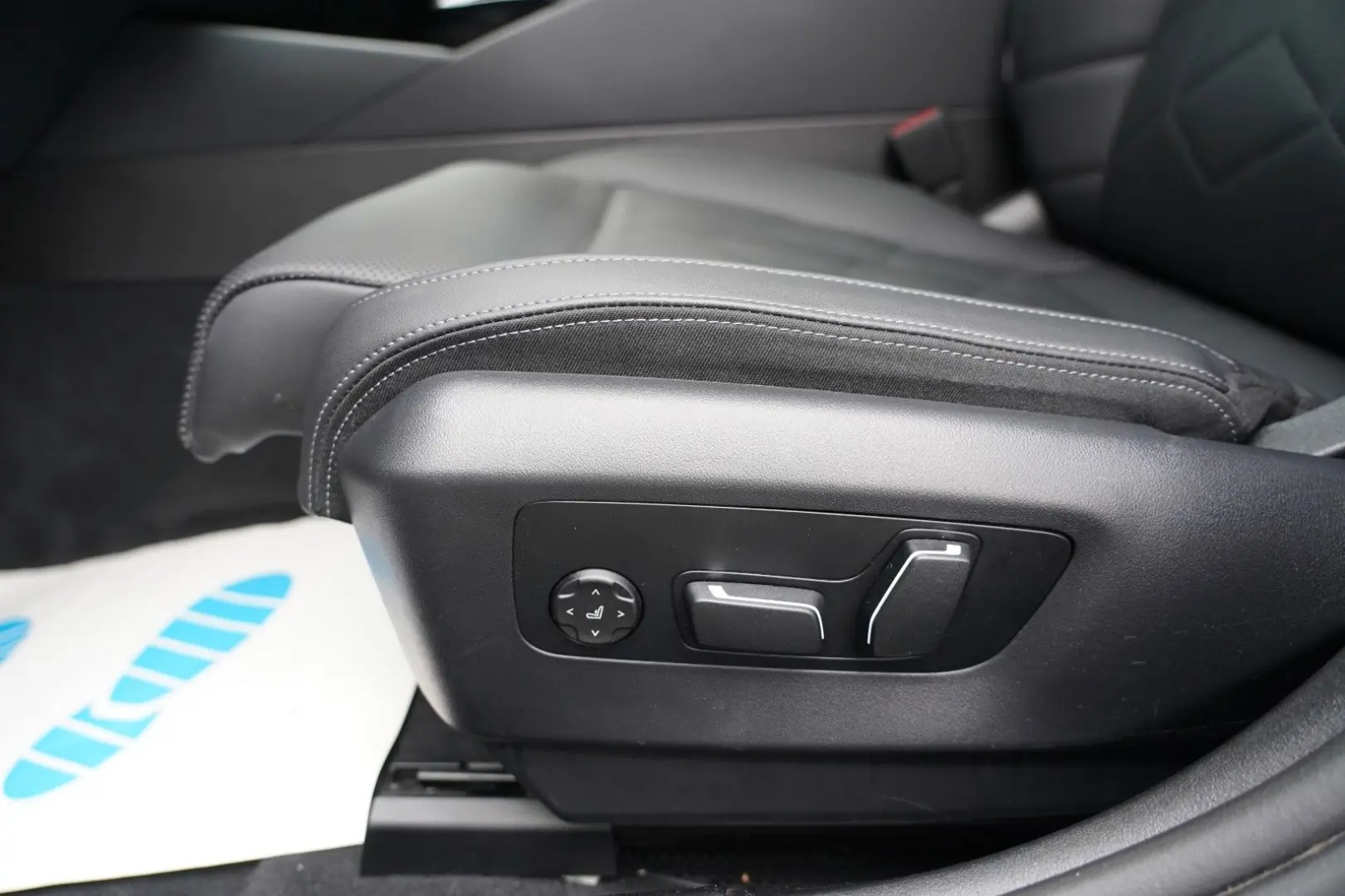 520i M Sport PANO H&K CARBON 360 HUD KEYLESS