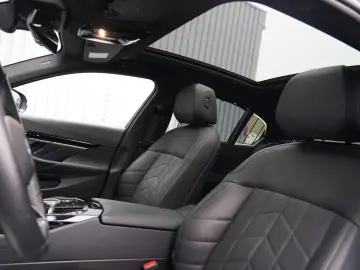 520i M Sport PANO H&K CARBON 360 HUD KEYLESS