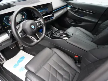 520i M Sport PANO H&K CARBON 360 HUD KEYLESS