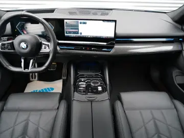 520i M Sport PANO H&K CARBON 360 HUD KEYLESS