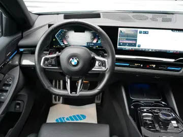 520i M Sport PANO H&K CARBON 360 HUD KEYLESS