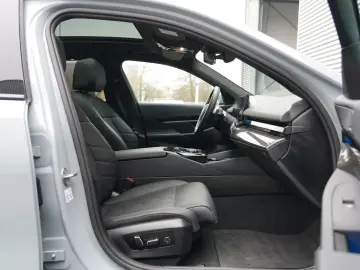 520i M Sport PANO H&K CARBON 360 HUD KEYLESS