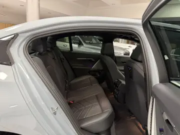 520 i M-Sport PANO HUD STHZG H K SITZKLIMA 360