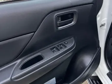 Mitsubishi L200 Double Cab 2.2 DI-D M T Intense