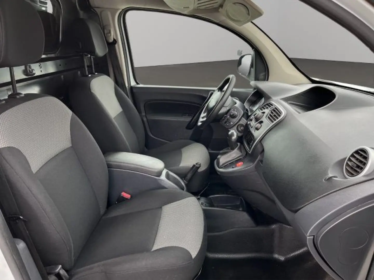 RENAULT Kangoo Z.E. ALLESTITO