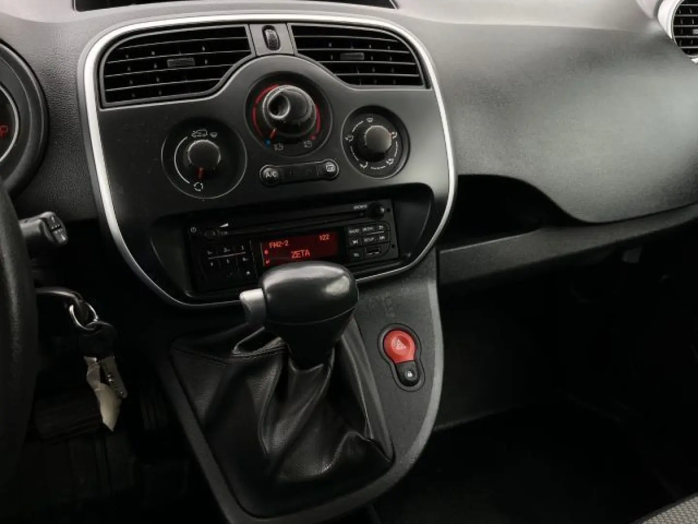 RENAULT Kangoo Z.E. ALLESTITO