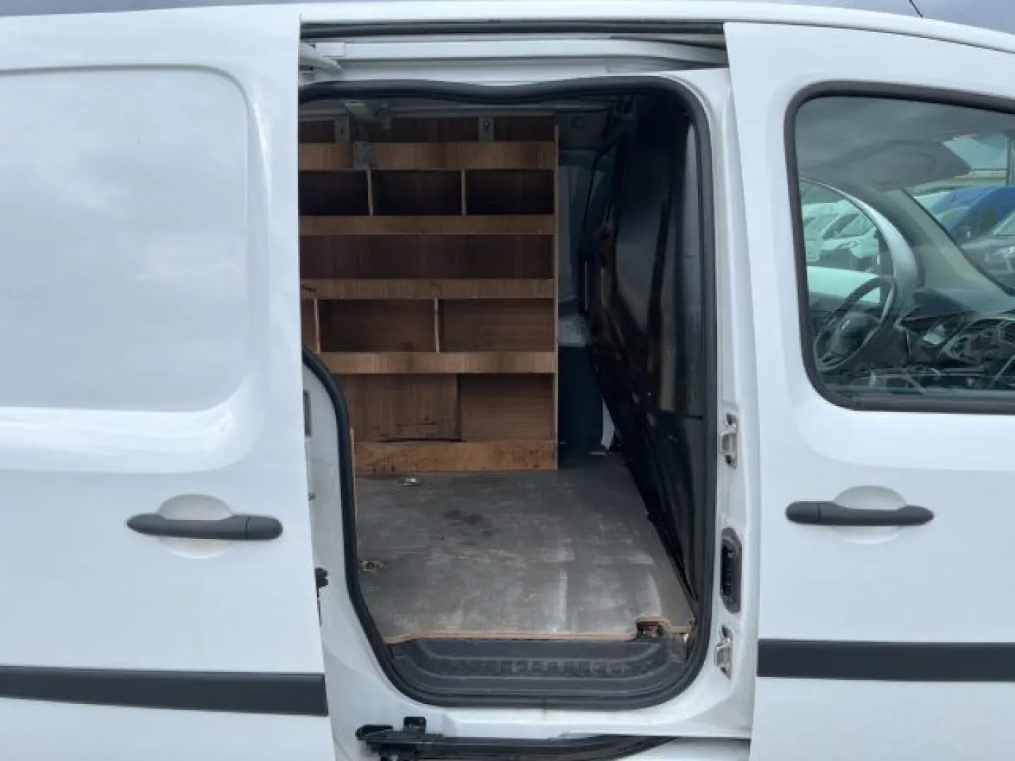 RENAULT Kangoo Z.E. ALLESTITO