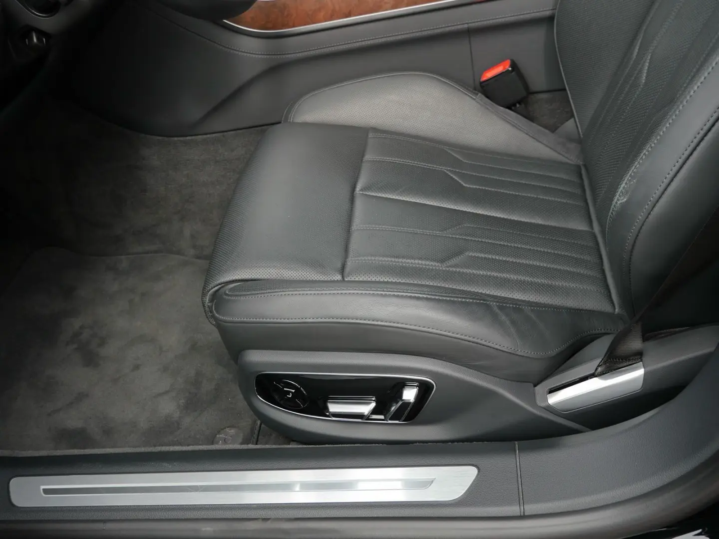 A8 60 TFSIe quattro S Line HuD Pano air Nacht