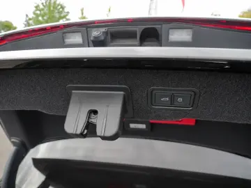 A8 60 TFSIe quattro S Line HuD Pano air Nacht