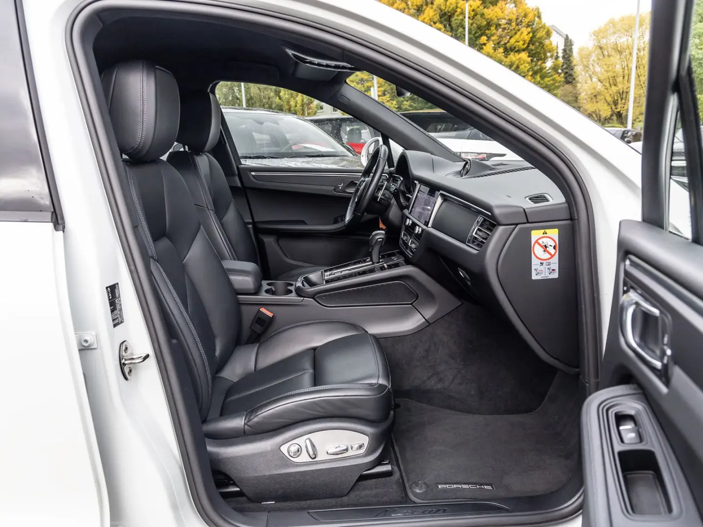 Macan 2.0T Basis OPF Navi Leder PDC LED PDK