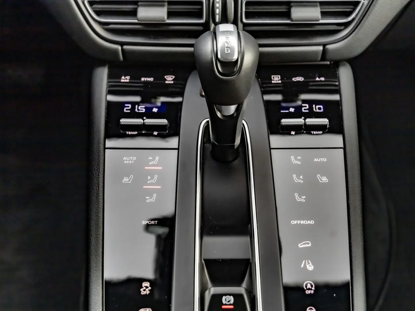 Macan 2.0T Basis OPF Navi Leder PDC LED PDK