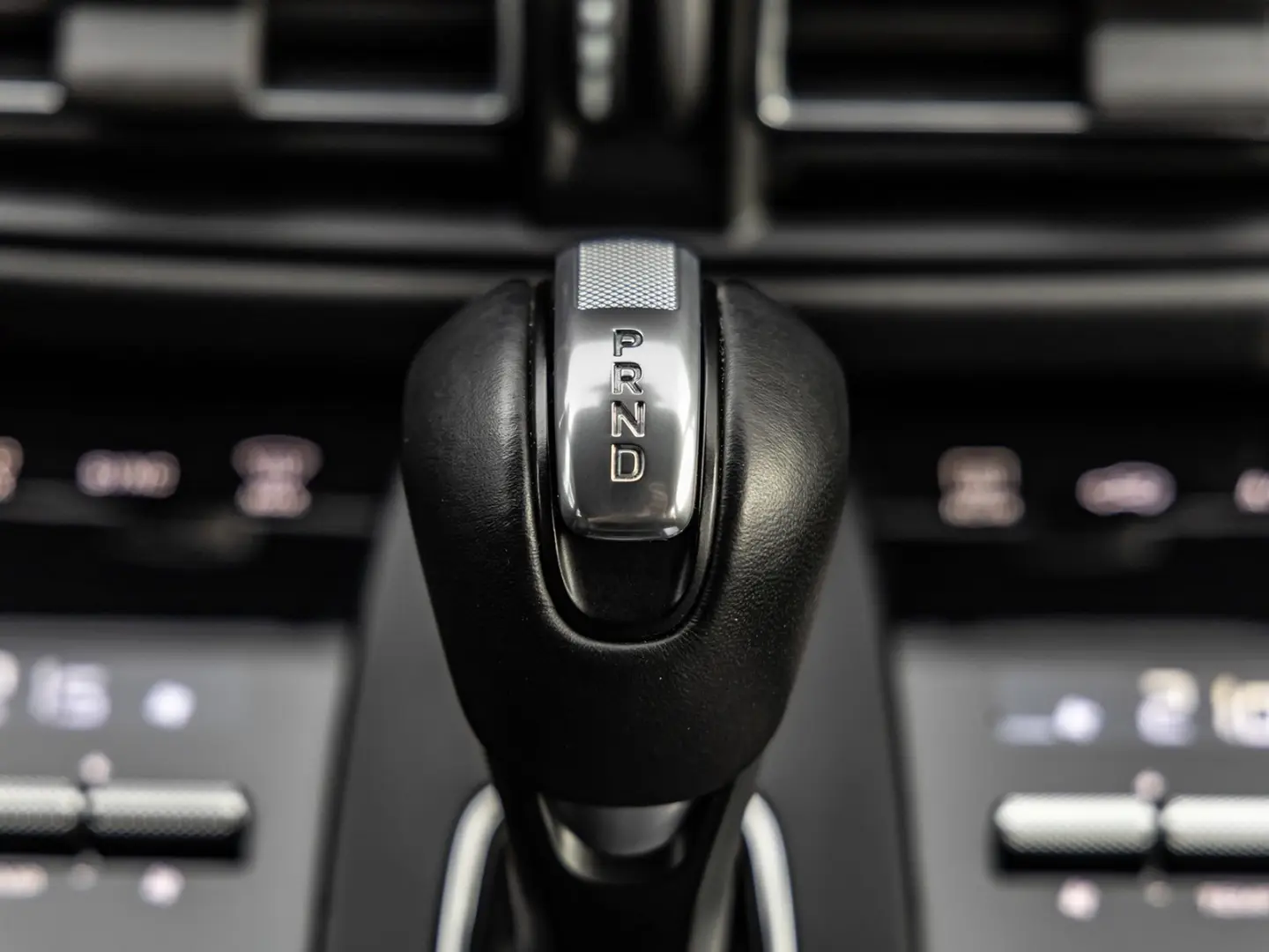 Macan 2.0T Basis OPF Navi Leder PDC LED PDK