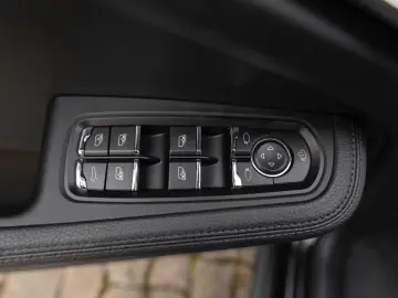 Macan LED 360  BOSE PANO NAV SZH 14 WEGE MEMORY