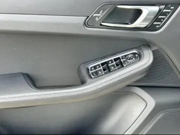 Macan 2.0 T OPF PANO AHK LED SPORTCHRONOPAKET