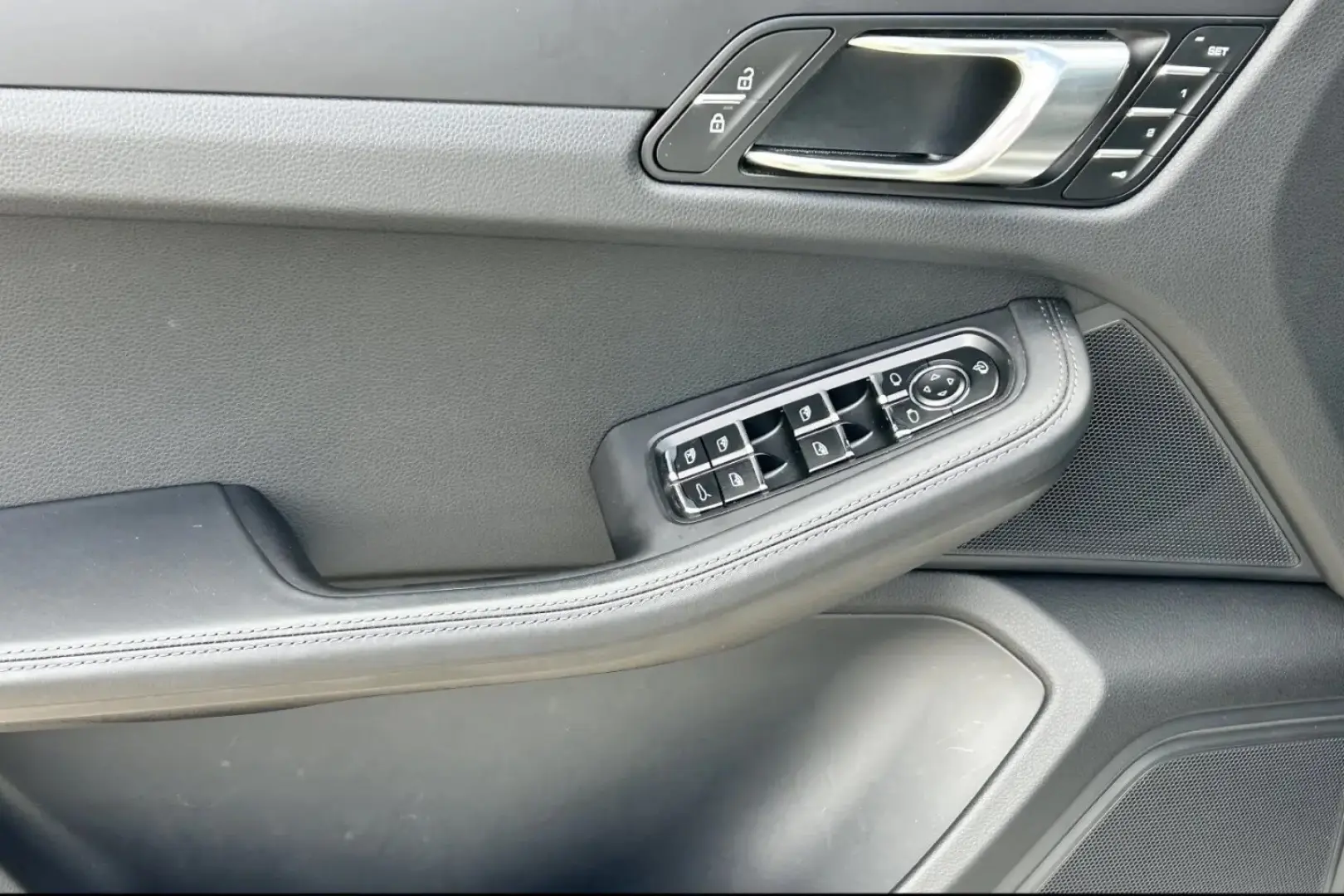 Macan 2.0 T OPF PANO AHK LED SPORTCHRONOPAKET