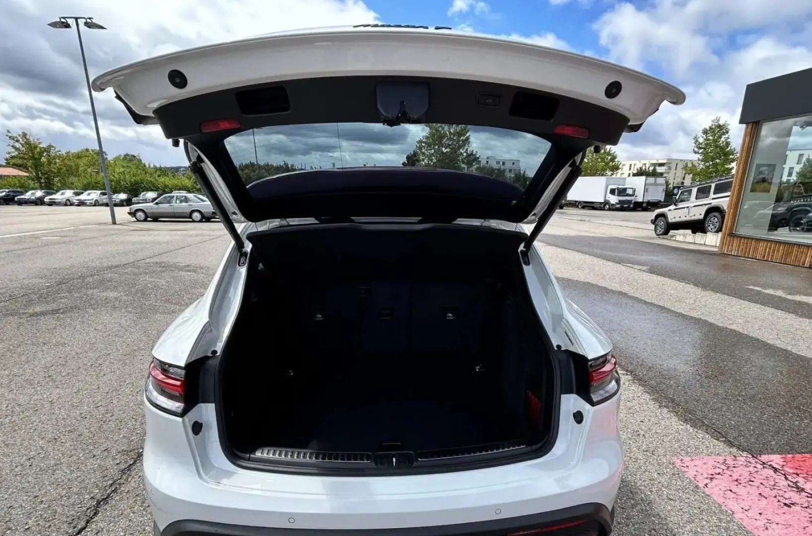 Macan 2.0 T OPF PANO AHK LED SPORTCHRONOPAKET