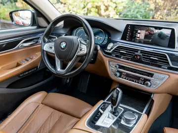 BMW 750