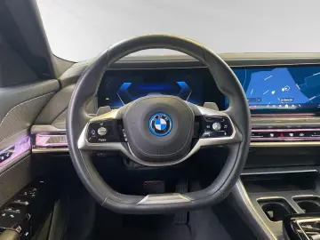 750e xDrive Selbstlenkende Systeme  360