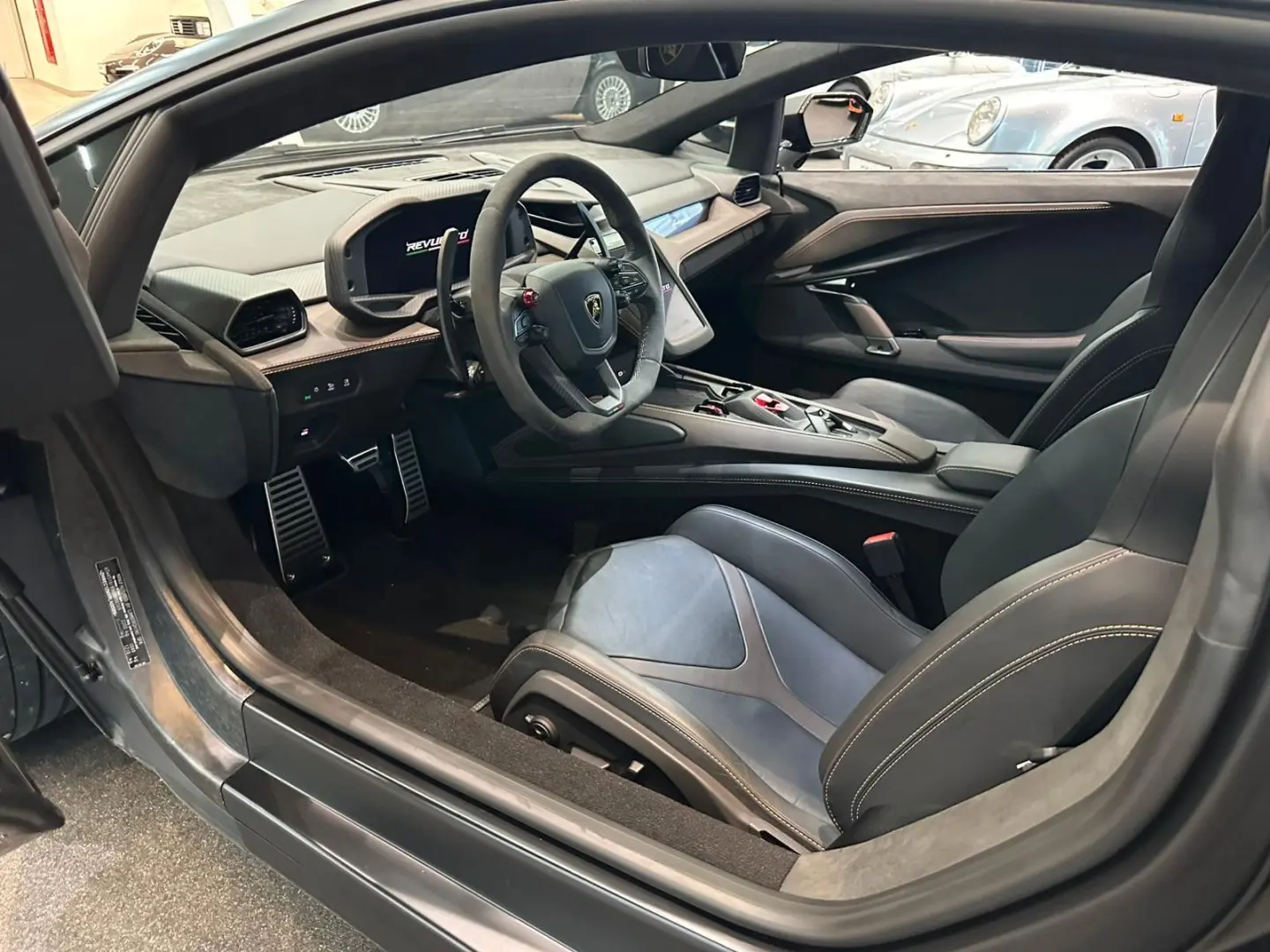 Revuelto Ad Personam Int & Ext Beifahrerdisplay