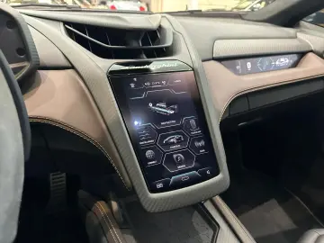 Revuelto Ad Personam Int & Ext Beifahrerdisplay