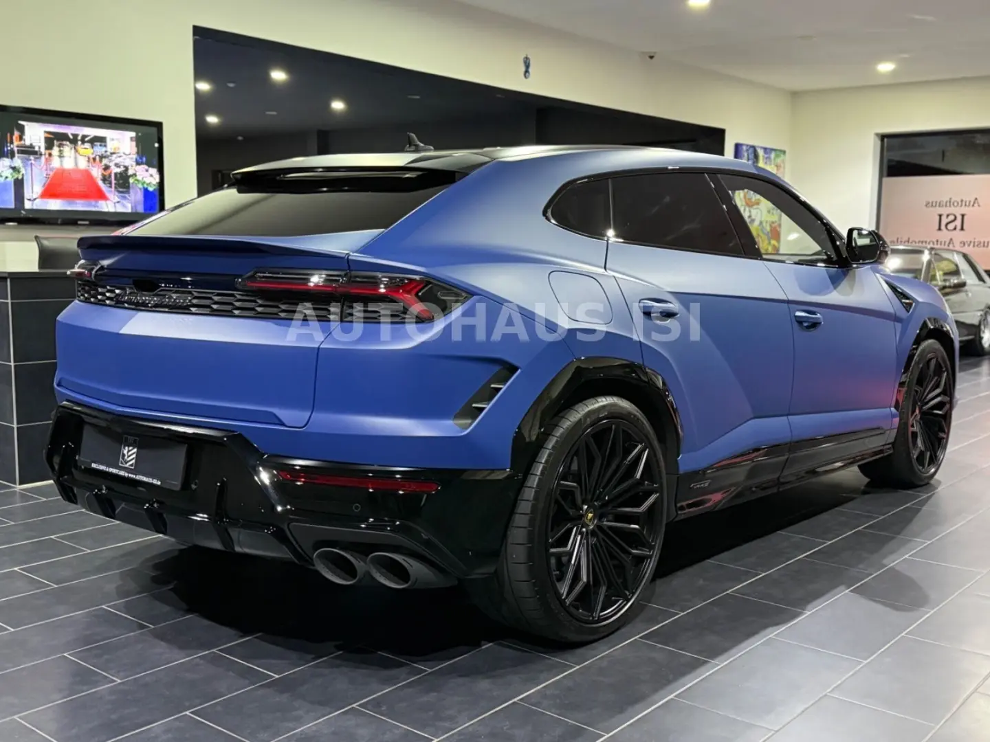 Urus SE BLU GRIFO MATT AD-PERSONAM CARBON 3D B&O