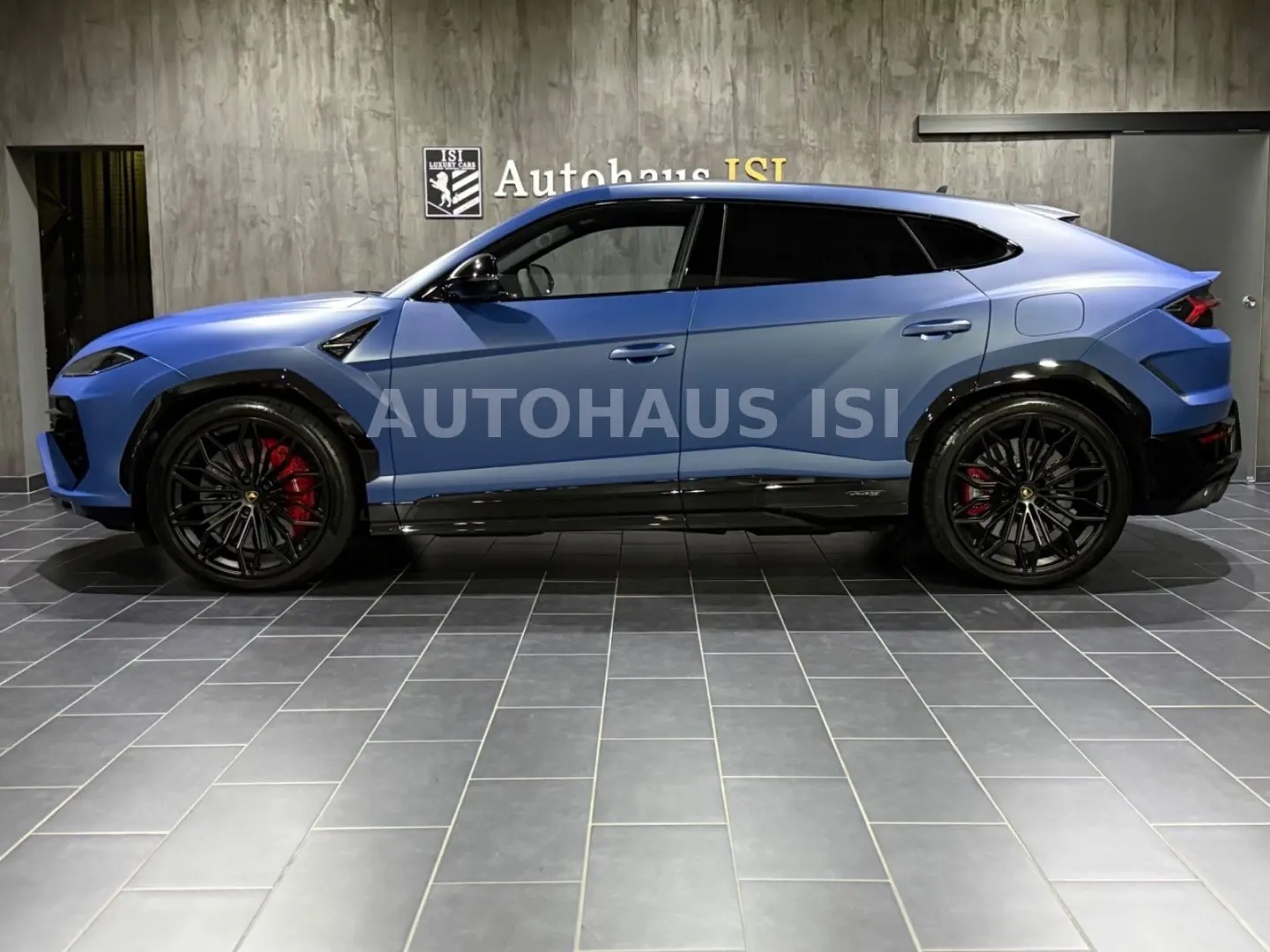 Urus SE BLU GRIFO MATT AD-PERSONAM CARBON 3D B&O