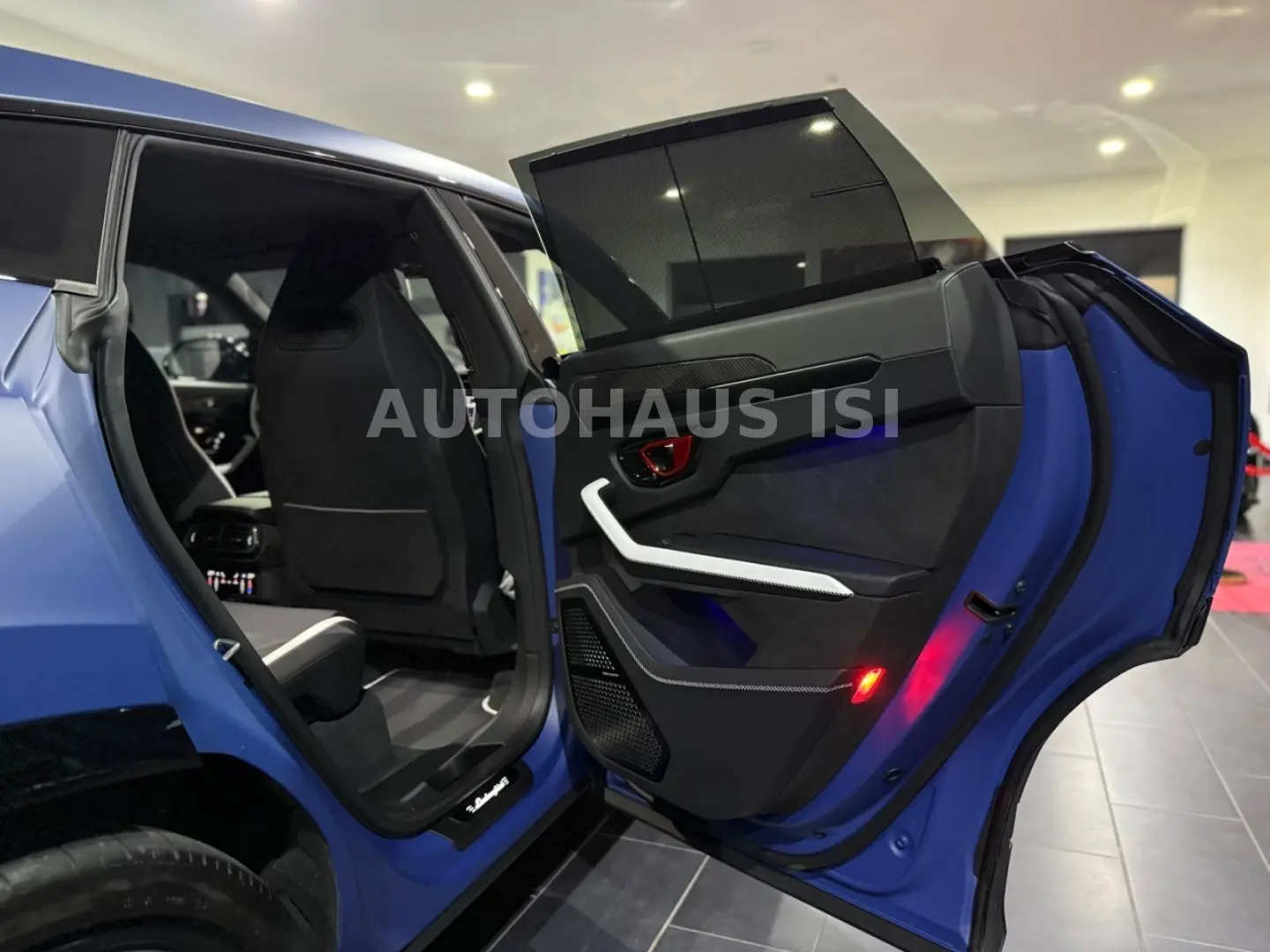 Urus SE BLU GRIFO MATT AD-PERSONAM CARBON 3D B&O