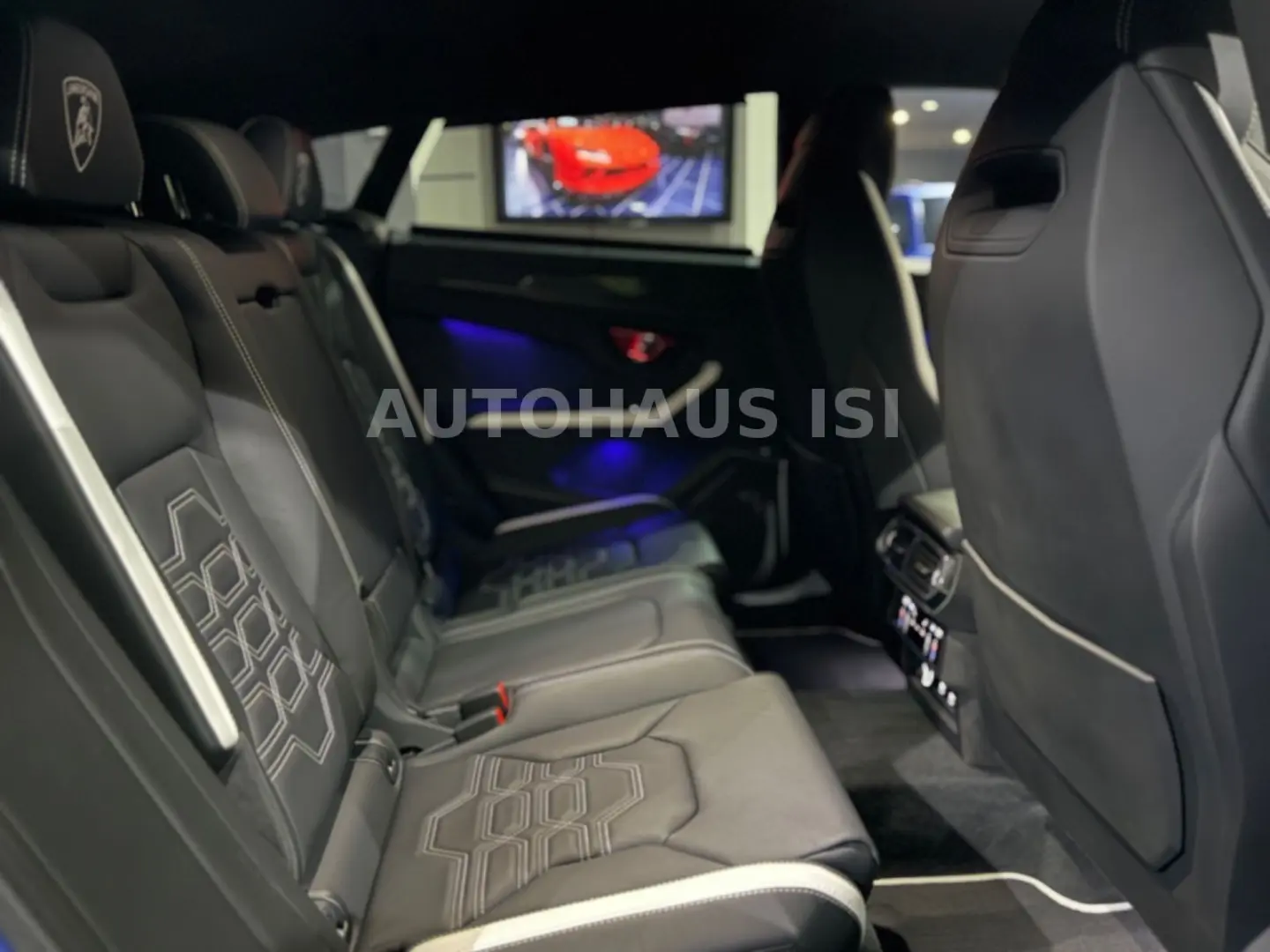 Urus SE BLU GRIFO MATT AD-PERSONAM CARBON 3D B&O