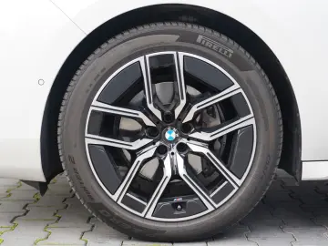 740 d xDrive M Sport SKYLOUNGE LUFT 360 B&W HUD