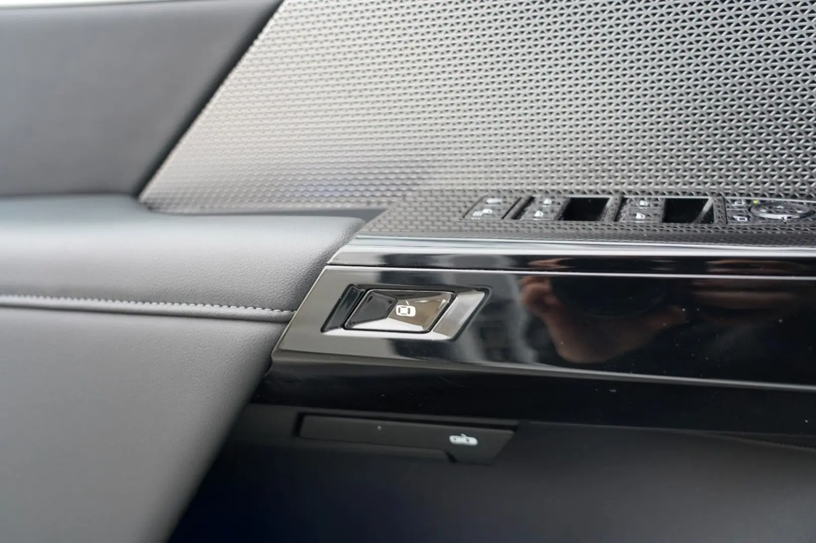 740 d xDrive M Sport SKYLOUNGE LUFT 360 B&W HUD