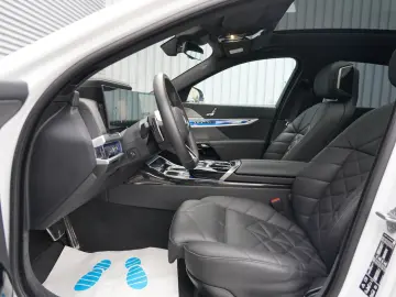 740 d xDrive M Sport SKYLOUNGE LUFT 360 B&W HUD