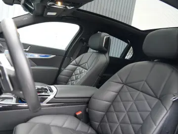 740 d xDrive M Sport SKYLOUNGE LUFT 360 B&W HUD