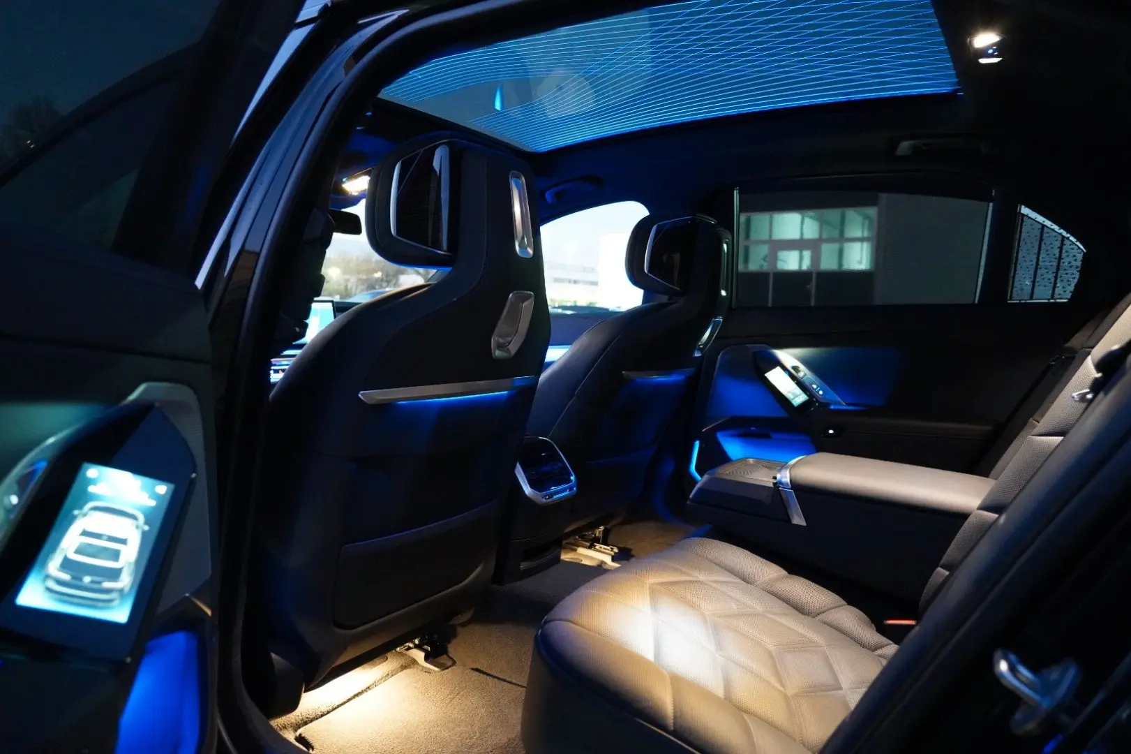 740 d xDrive M Sport SKYLOUNGE LUFT 360 B&W HUD