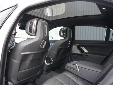 740 d xDrive M Sport SKYLOUNGE LUFT 360 B&W HUD