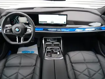 740 d xDrive M Sport SKYLOUNGE LUFT 360 B&W HUD