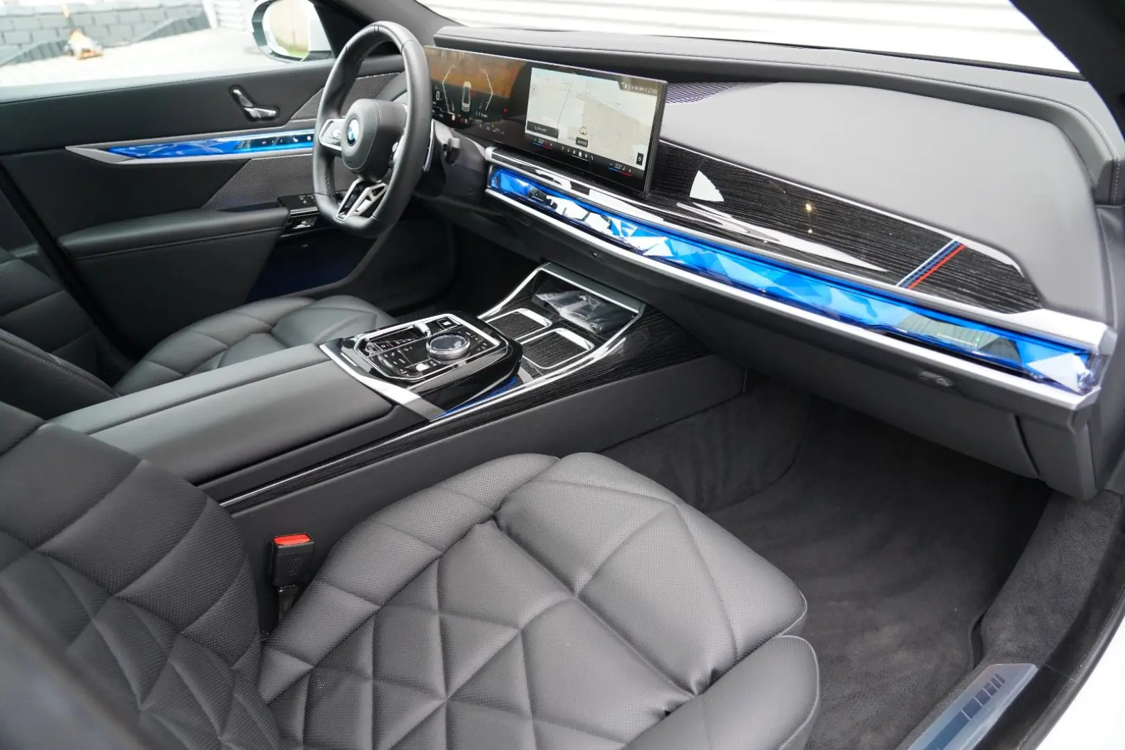 740 d xDrive M Sport SKYLOUNGE LUFT 360 B&W HUD