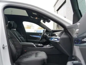 740 d xDrive M Sport SKYLOUNGE LUFT 360 B&W HUD