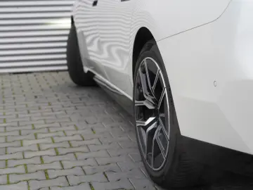 740 d xDrive M Sport SKYLOUNGE LUFT 360 B&W HUD