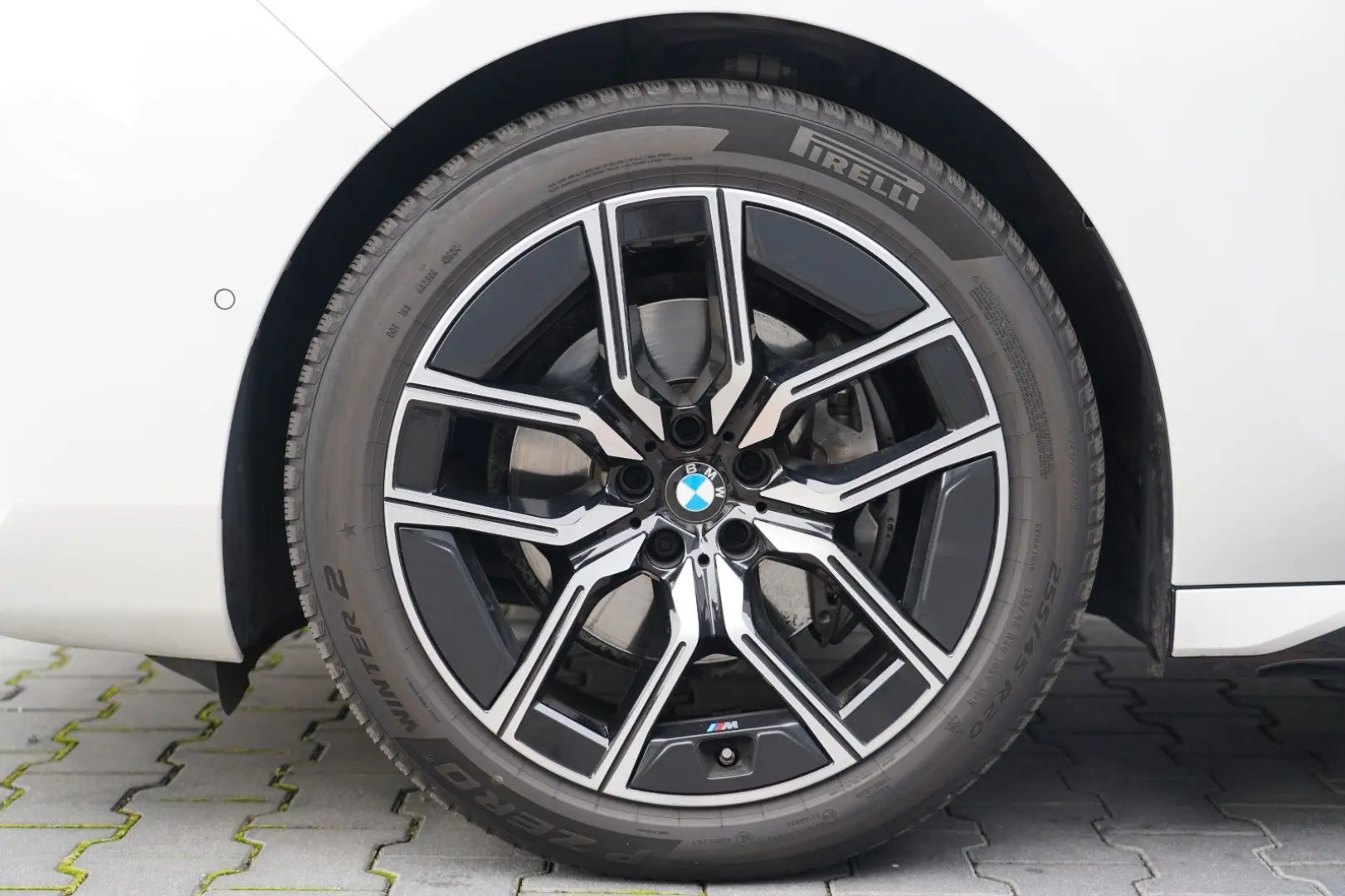 740 d xDrive M Sport SKYLOUNGE LUFT 360 B&W HUD