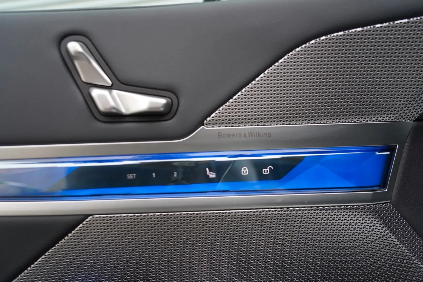 740 d xDrive M Sport SKYLOUNGE LUFT 360 B&W HUD