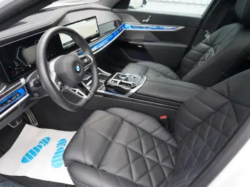 740 d xDrive M Sport SKYLOUNGE LUFT 360 B&W HUD