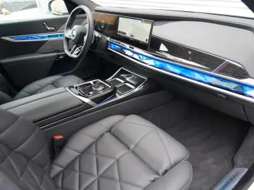 740 d xDrive M Sport SKYLOUNGE LUFT 360 B&W HUD