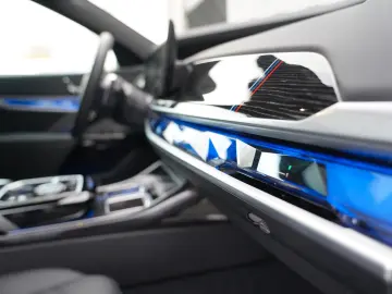 740 d xDrive M Sport SKYLOUNGE LUFT 360 B&W HUD