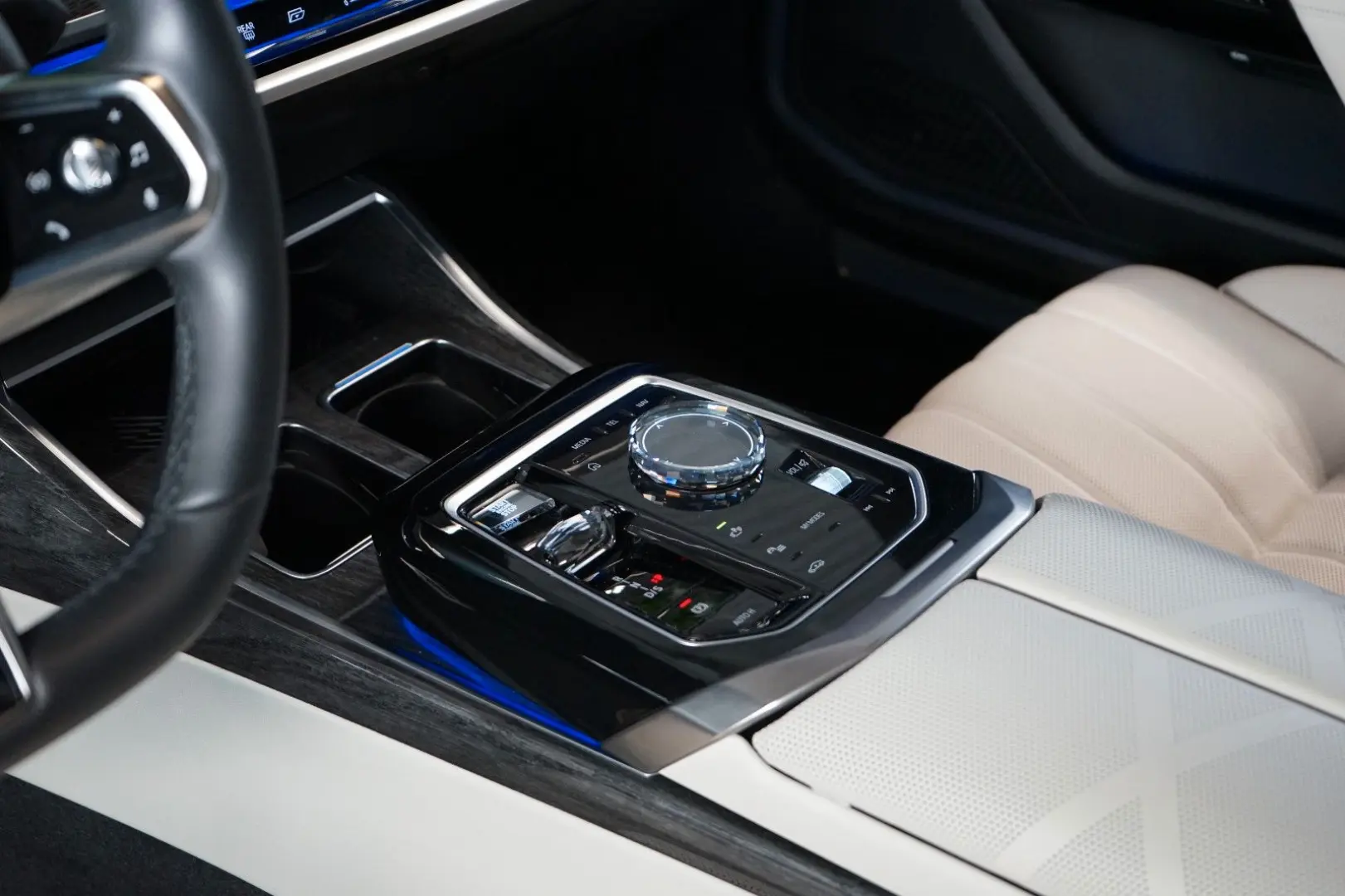 740dxDRIVE B&W INDIVIDUAL TOW SERVICE 86.529€NET