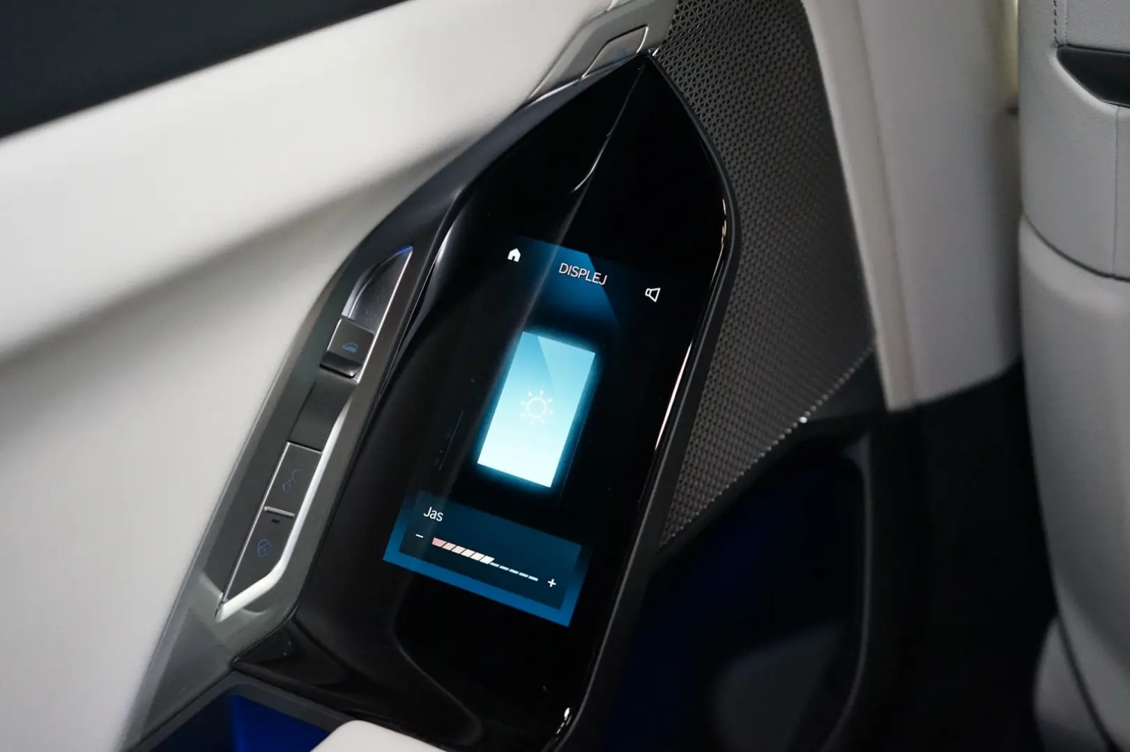 740dxDRIVE B&W INDIVIDUAL TOW SERVICE 86.529€NET