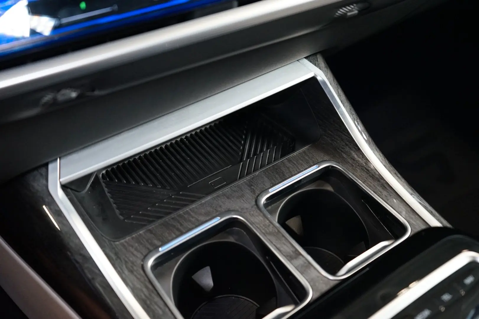 740dxDRIVE B&W INDIVIDUAL TOW SERVICE 86.529€NET