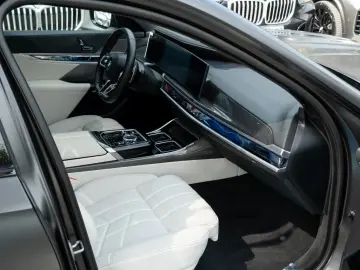 750e M SPORT.SKY.SOFTC.B&W.DR.ASS.360.INDIVIDUAL