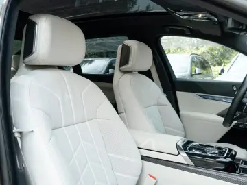 750e M SPORT.SKY.SOFTC.B&W.DR.ASS.360.INDIVIDUAL